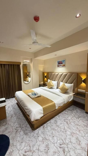 Room 4, Hotel BelleView, Ahmadabad