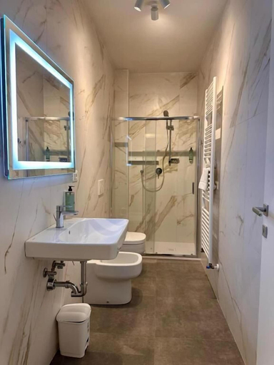 Bathroom 5, HH Tortona, Alessandria
