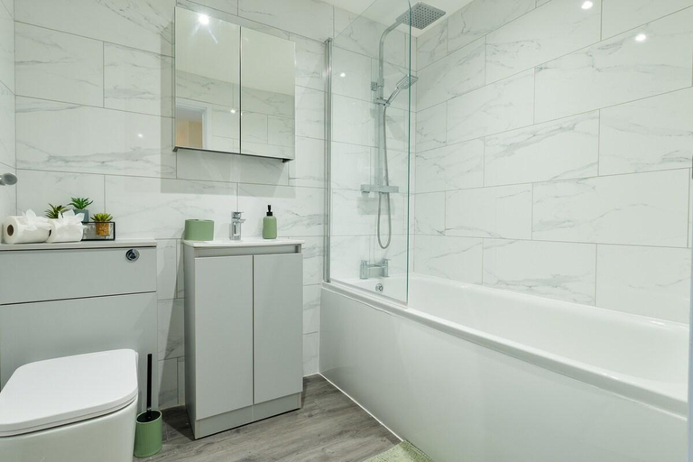 Bathroom, Cathedral Views, Kent