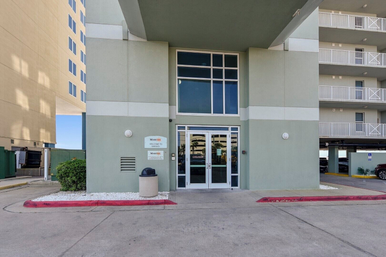 Exterior 3, Marisol by Book That Condo, Bay
