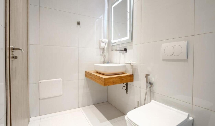 Bathroom 3, KRONOS Hotel Sarande, Sarandës