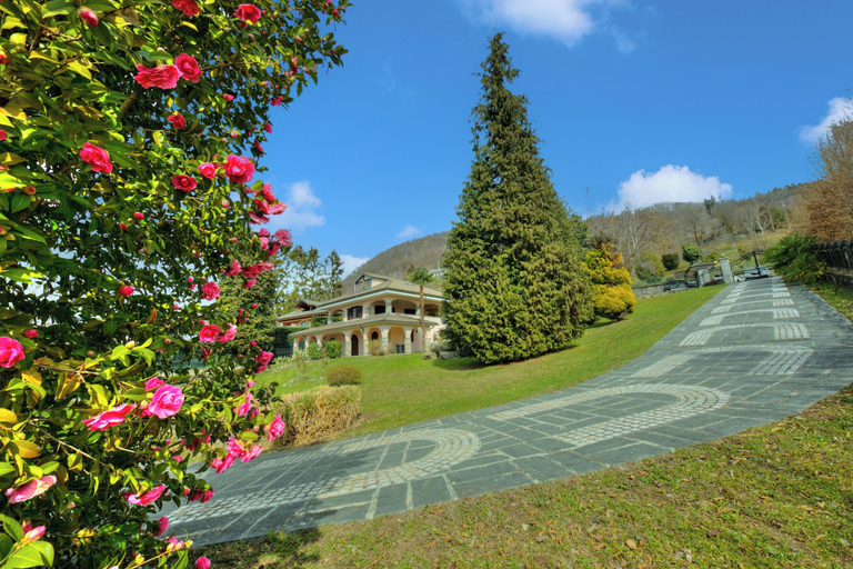 Property grounds, Casa Serena: Lake Orta View Porch and Garden, Novara