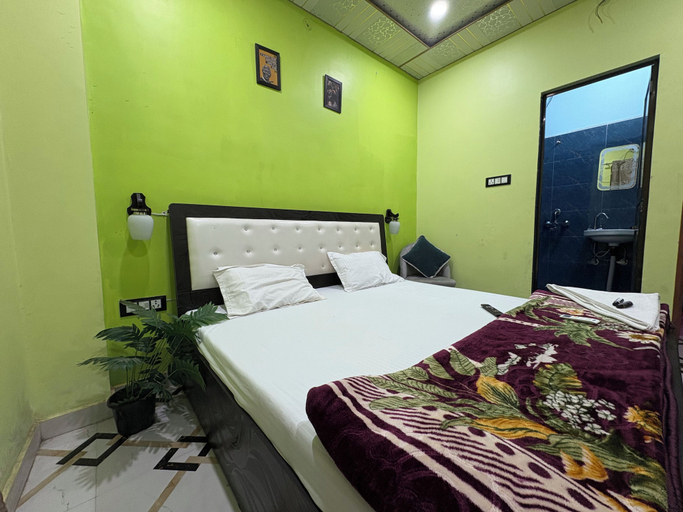 Room 5, Downtown PG And Restaurant, Varanasi