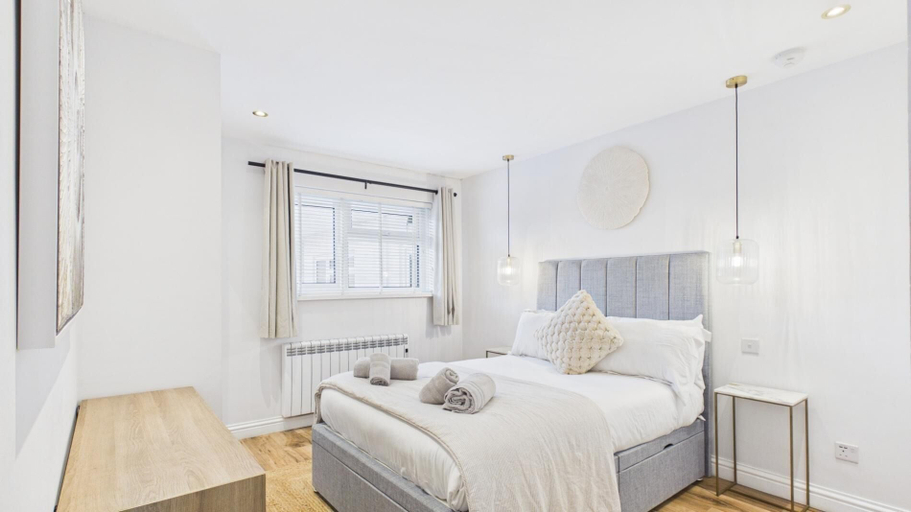 Bedroom 2, Morien - 2 Bed Apartment - Saundersfoot, Pembrokeshire