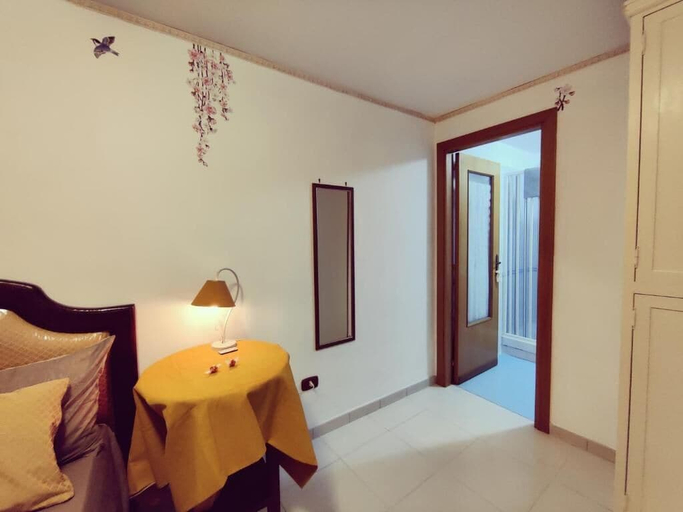 Bedroom 4, The Second Floor, Napoli