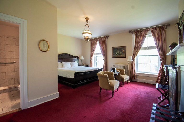 Room 2, Beaumont Inn, Mercer