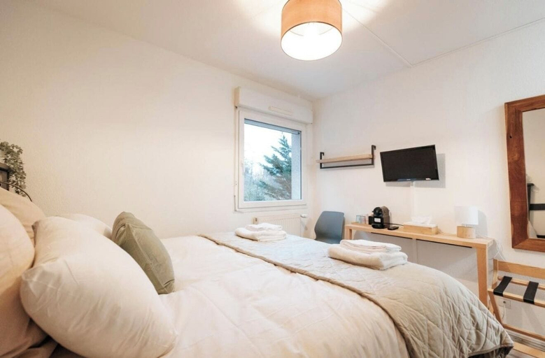 Room 5, Les Loges Du Leman, Ain