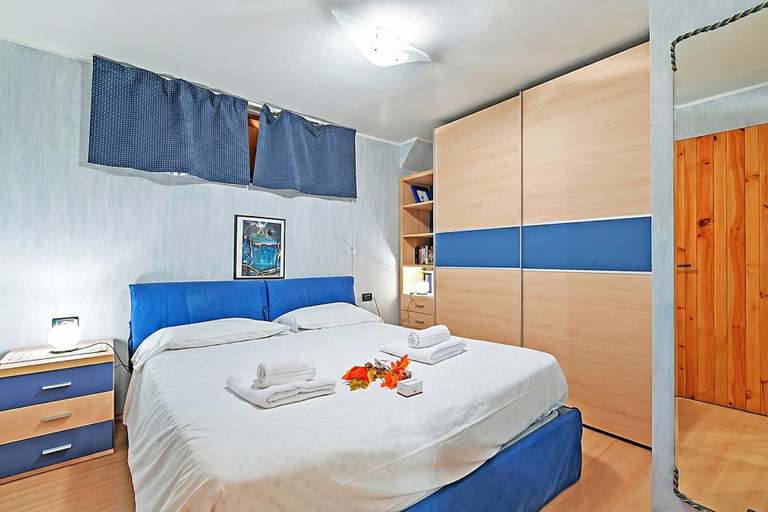 Room 4, Appartamento I 2 Pini for 6 With Balcony, Torino