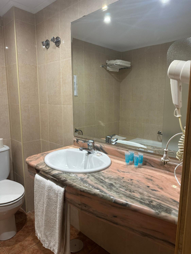 Bathroom 3, Hotel Brasa, Elvas
