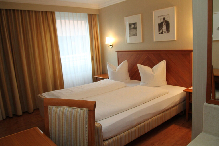 Bedroom 4, Hotel Sonne, Rheintal