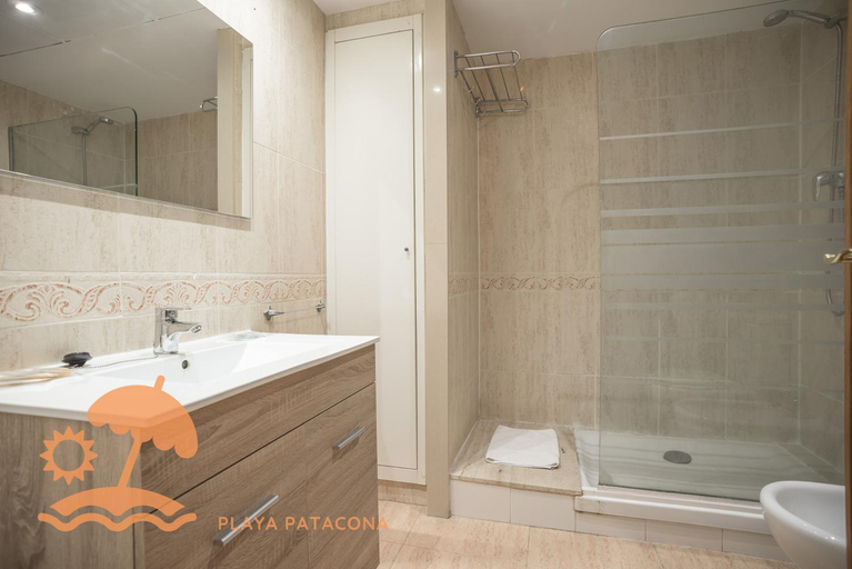 Bathroom 4, Holiday Apartment Patacona Beach, Valencia