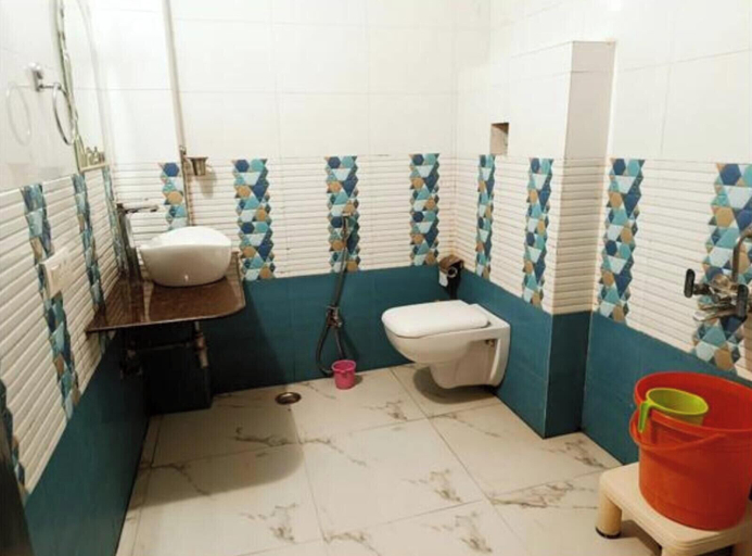 Bathroom, Midway Madhepura Mandal Rd, Madhepura