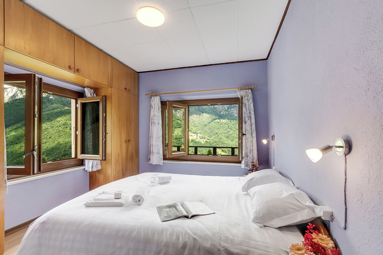 Room 1, Casa Clelia Centovalli with Private Garden - Happy Rentals, Locarno