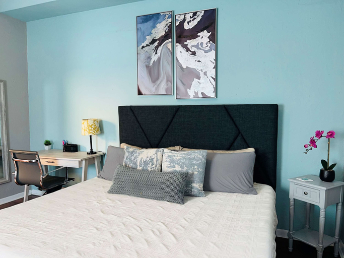 Room 5, Surf & Strand Unit A for 5, Galveston