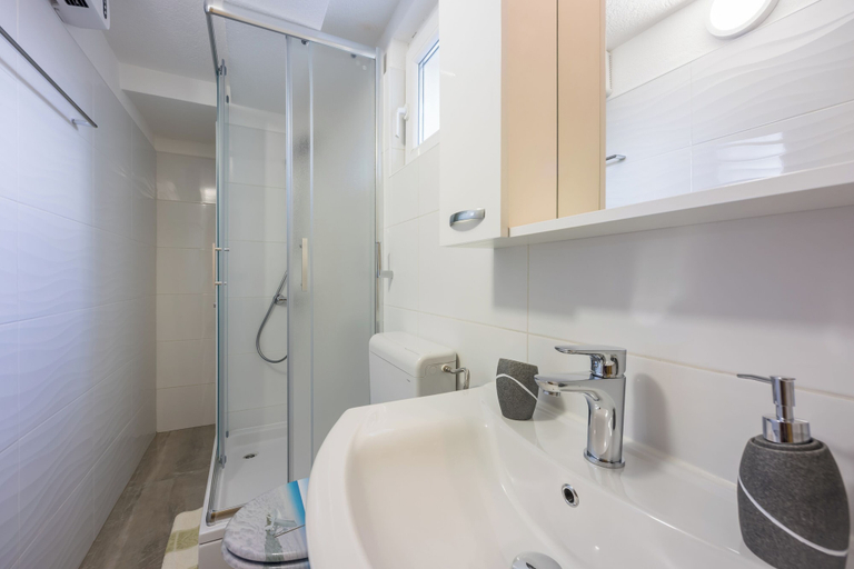 Bathroom 3, Amalija sea View Apartments, Mali Lošinj