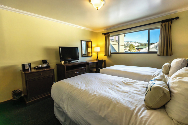 Bedroom 3, Mammoth Creek Inn, Mono