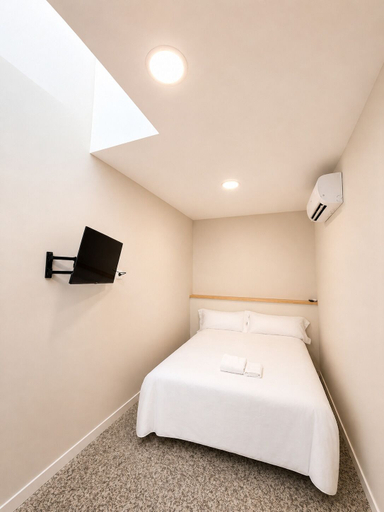 Others 2, Hostal Majadahonda, Madrid