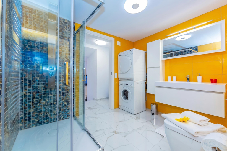 Bathroom 5, Red View Apartment, Locarno