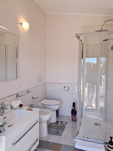 Bathroom 2, Villa Mariella, Taranto