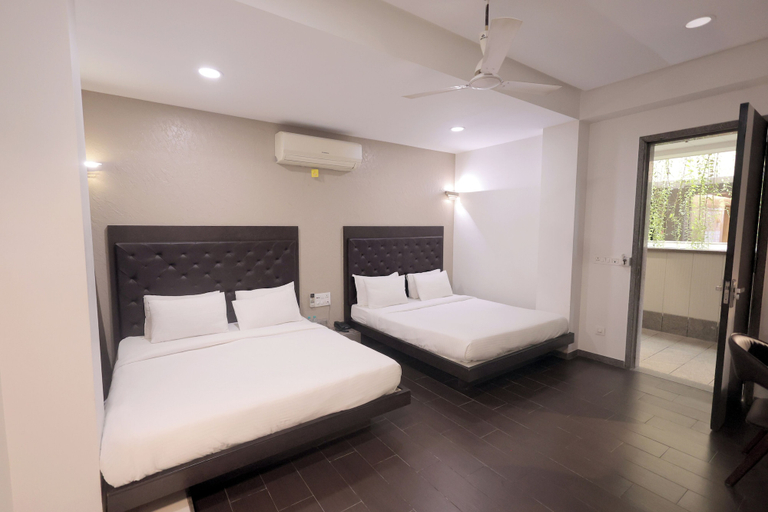 Room 4, Palm Greens Suites & Banquet, Surat