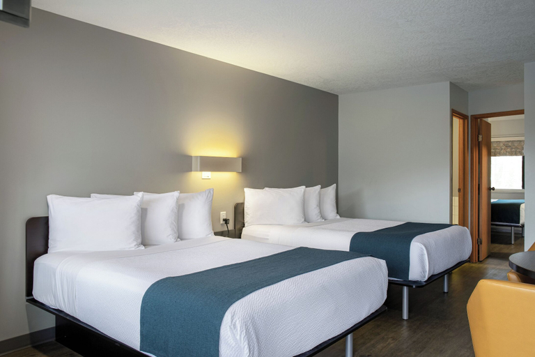 Bedroom 3, Motel 6 Saanichton, BC - Victoria Airport, Capital