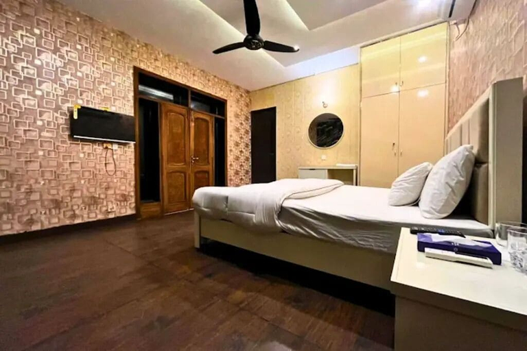 Room 2, Hotel Hayat Palace Johar Town, Lahore