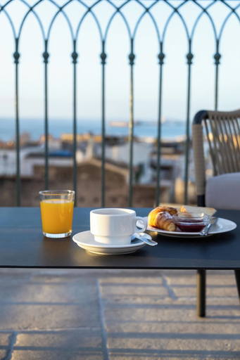 Food & Drinks 5, Apuntadores 8, Baleares