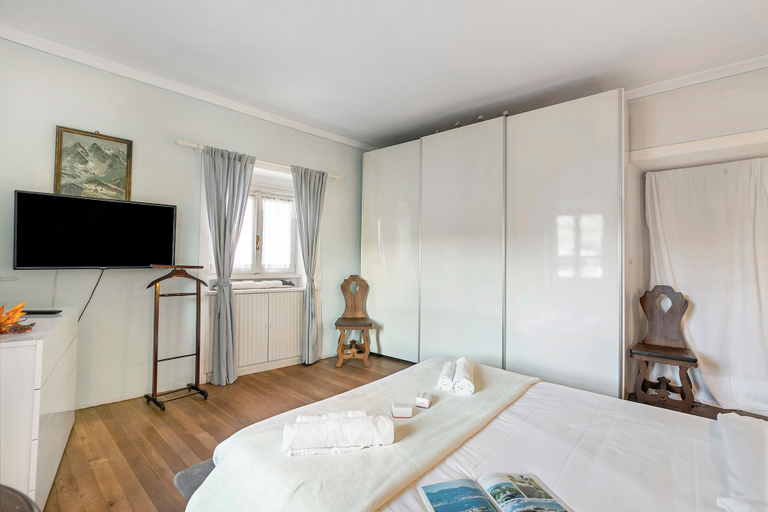 Room 5, La Lanterna: Hillside Lake Maggiore Stay With Pool, Verbano-Cusio-Ossola