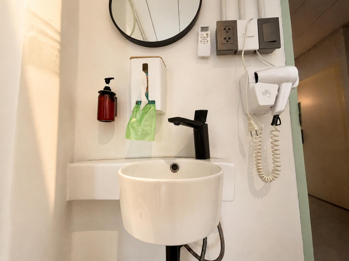 Bathroom 3, The Greens Khaosan Bangkok, Phra Nakhon