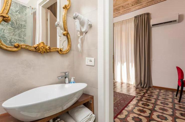 Bathroom 3, DS Apartment, Catania