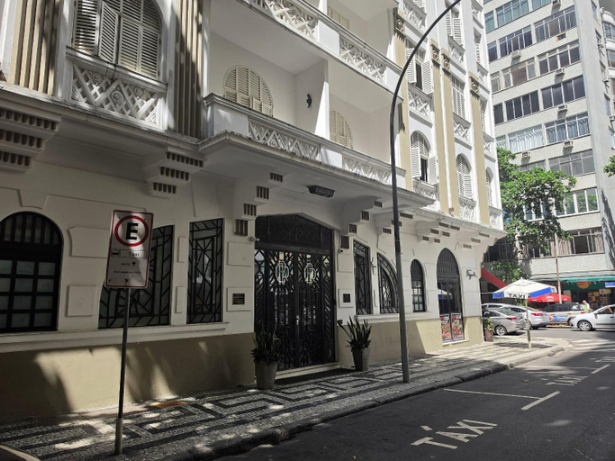 Facilities 2, South Beach - Copacabana, Rio de Janeiro