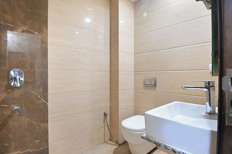Bathroom 3, Hotel Excelente-New Delhi Railway & CP, Delhi