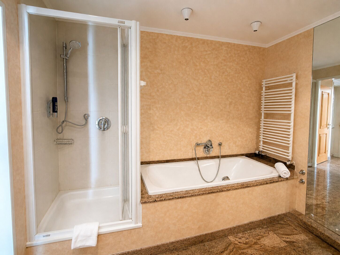 Bathroom 5, Seehotel Schwanenhof, Herzogtum Lauenburg