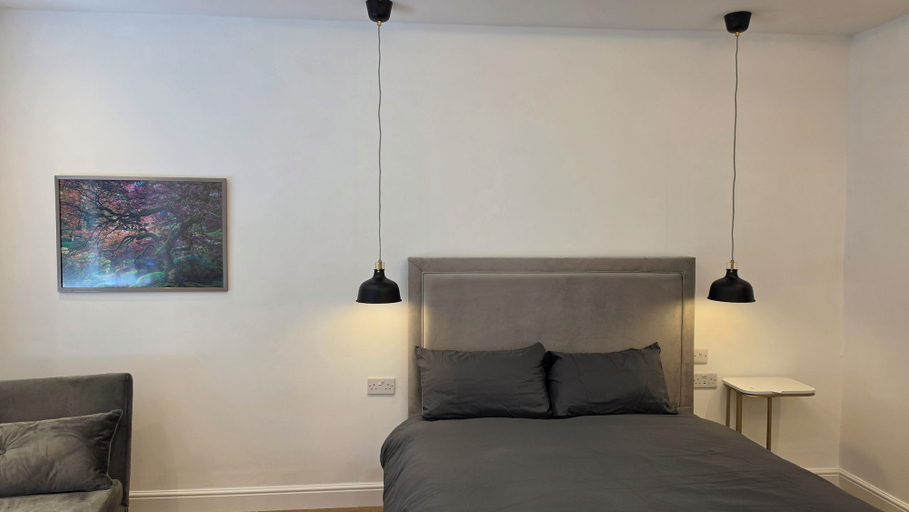 Room 2, Harrow Boutique Suites and Rooms, London