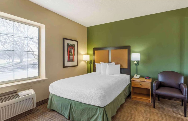 Bedroom 3, Studio 6 Extended Stay Chicago Vernon Hills Lincolnshire IL, Lake