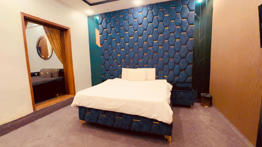 Others 2, Hotel Sapphire, Karachi