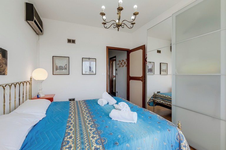 Room 5, Owl House, Sea-view Terrace Apt in Sanremo, Imperia