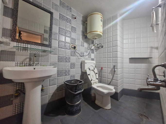 Bathroom 4, Hospitality Home, Srinagar