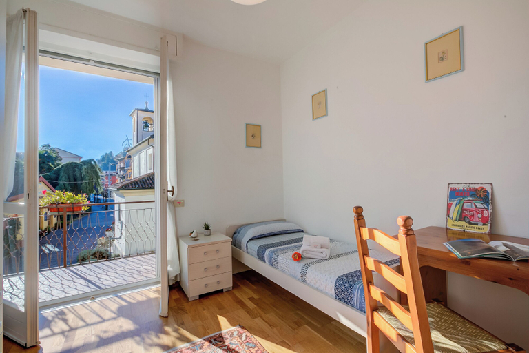 Room 5, Dolce Orizzonte: 2 Balconies, 50 Meters From the Lake Maggiore, Novara