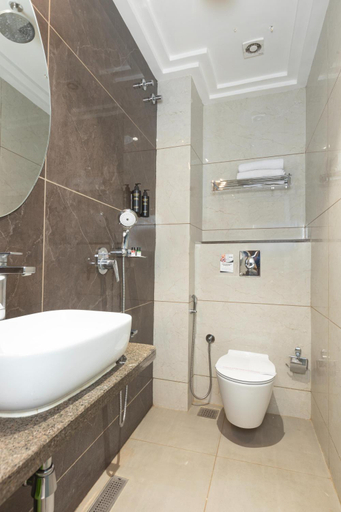 Bathroom 2, asar Varanasi Junction by Orion Hotels, Varanasi