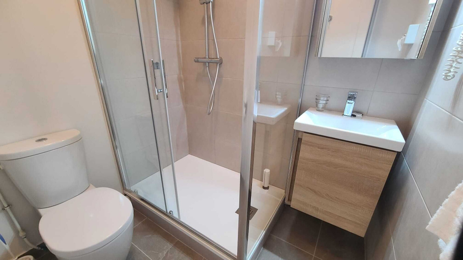 Bathroom 5, Hostellerie du Pavillon St Hubert, Oise