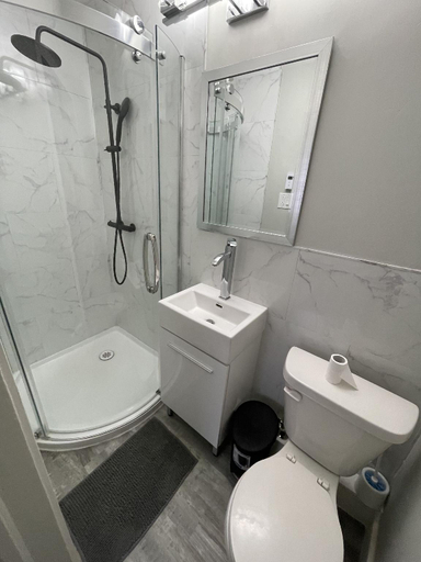 Bathroom 2, Le Convivial, Rouyn-Noranda
