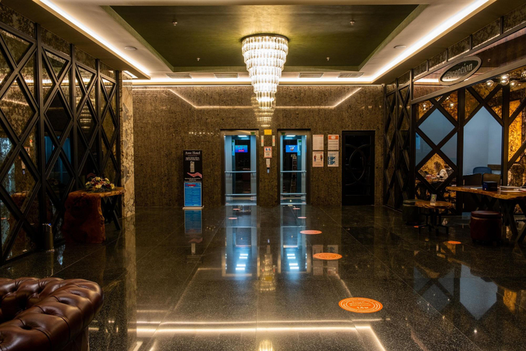 Public Area 3, Avec Hotel, Merkez