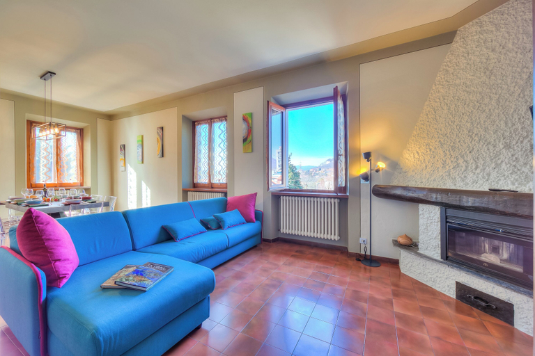 Living area 3, Anita Lake, 2BR Retreat w/ Shared Pool and Gym, Varese