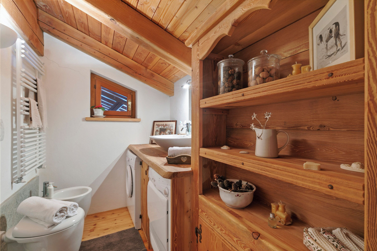 Bathroom 2, Gleise Lodge apartment, Torino