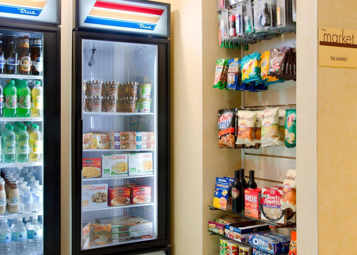 Food & Drinks 5, MainStay Suites St. Louis - Galleria, Saint Louis