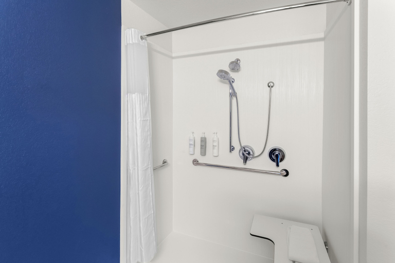 Bathroom 4, Spark by Hilton Beckley, Raleigh
