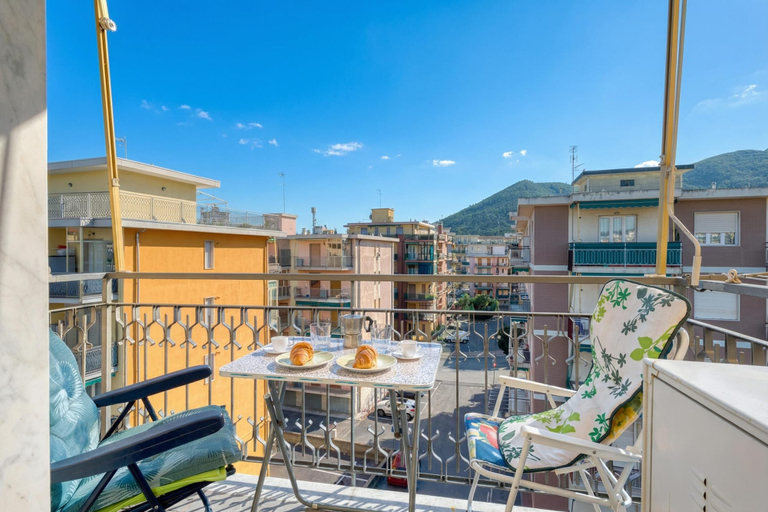 Outdoor dining 5, Il Rifugio - Town Center Apartment With Balcony, Savona