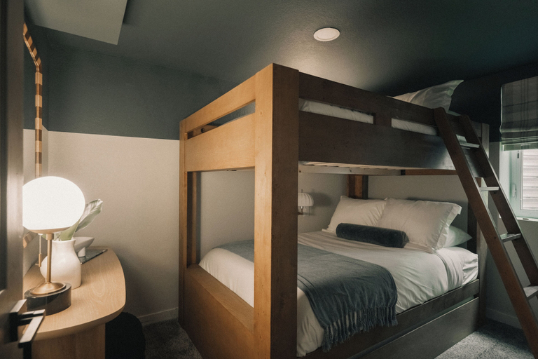 Room 3, Zenobi Haus, Adams