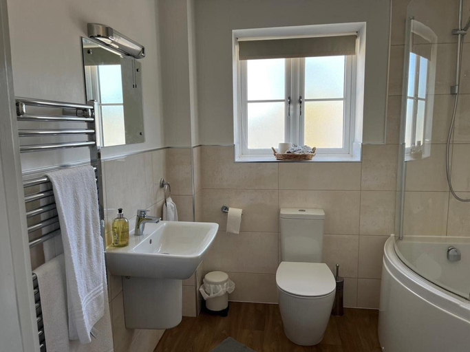 Bathroom, Charming Detached Chagford Apartment with Views, Devon